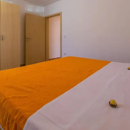 Apartment Dakovic Tihana